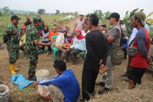 Dandim 0610/Sumedang Letkol Kav Christian Gordo. rambu M.Si(Han) melaksanakan kunjungan ke Kelompok tani LMDH Amanah